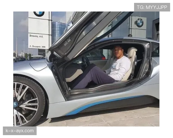 字母哥家车库停的车比你家存款还多