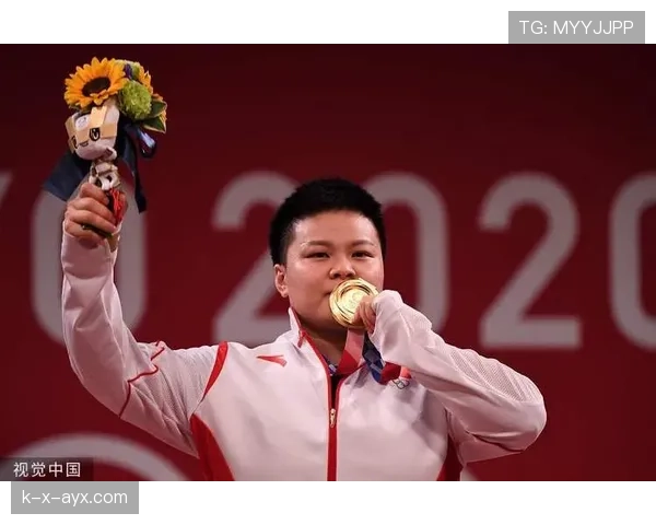 汪周雨比赛结束后直接去豪车店逛，感觉明星生活跟运动员差不多了吧？