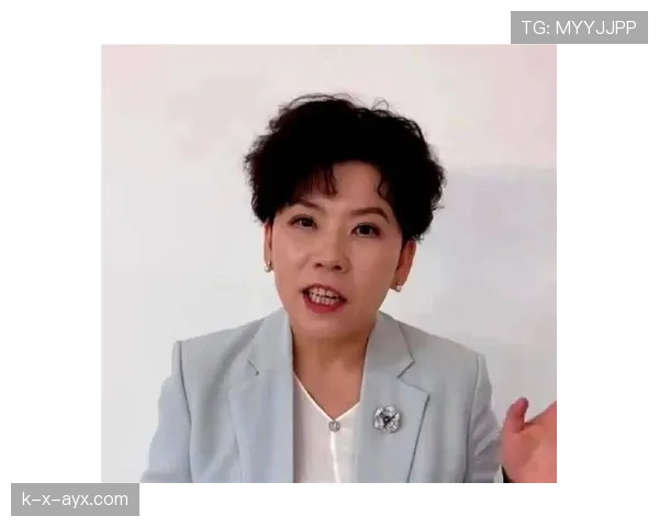 邓亚萍手里拎的包，比我家装修还贵，这人生差距扎心得很